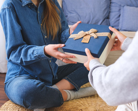 7 ideas de regalo para padres jóvenes